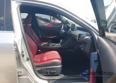 2021 Lexus Is 300 z USA, uszkodzony, nr VIN JTHAA1D27M5110795